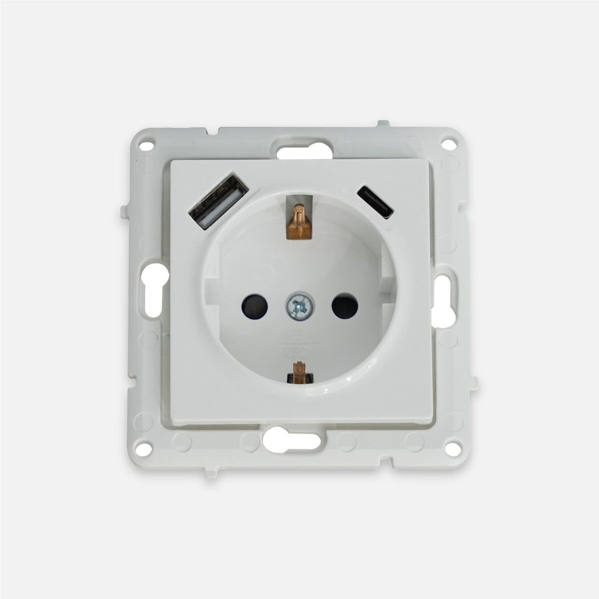 1G Germany socket 16A 250V~ With USB+Type-C 20W PD Fast charge - Image 2