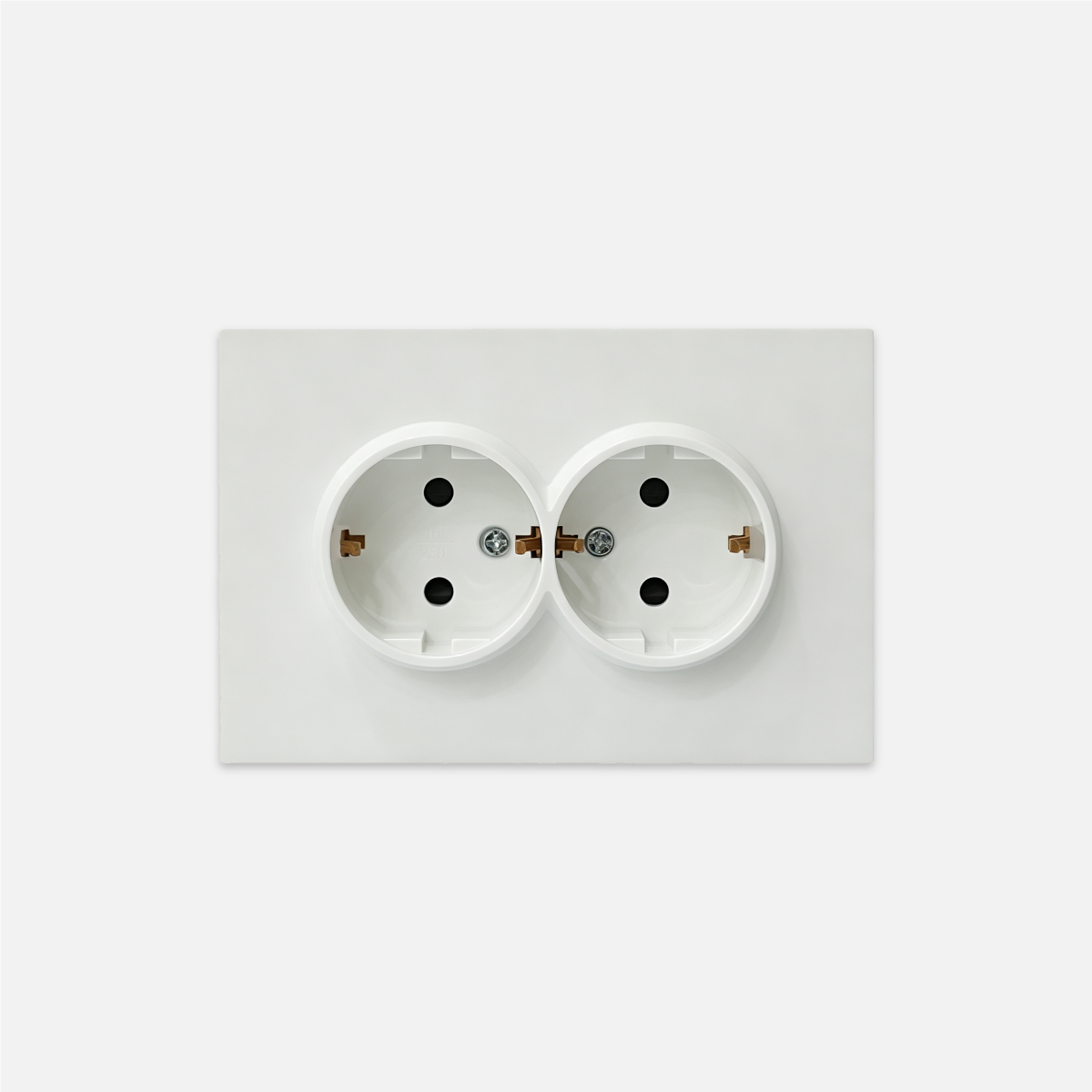 Double german socket with safety shutter 16A 250V - Image 2